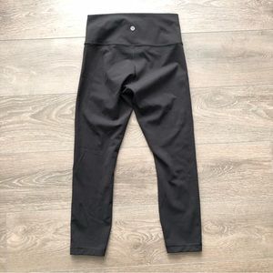 Lululemon Wunder Under High-Rise Crop 23" Full-On Luxtreme - size 6